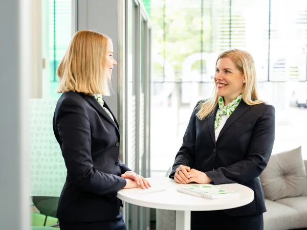 OmaSp:n asiantuntijat Pauliina Välimaa ja Laura Nieminen